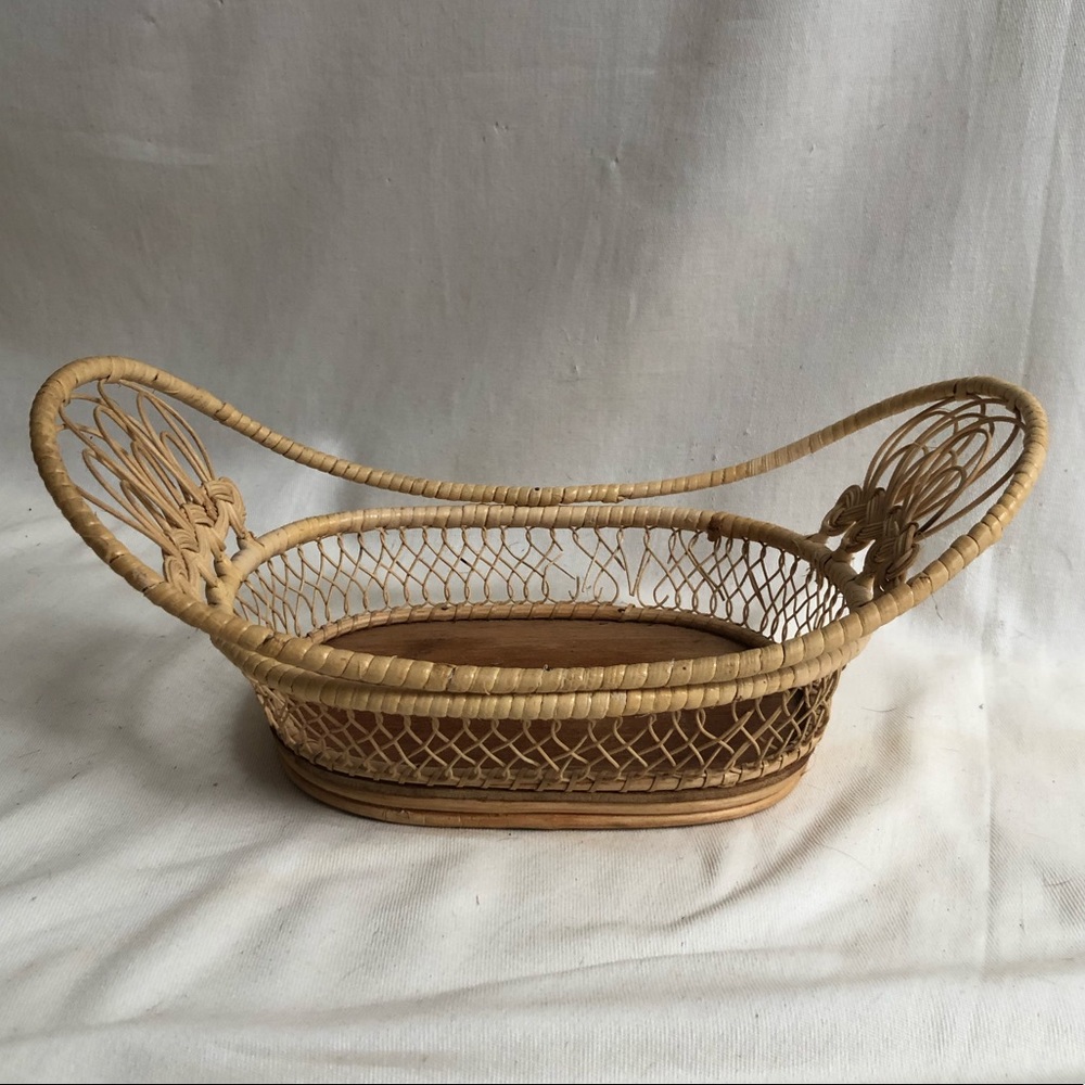 Small wicker rattan basket / catchall